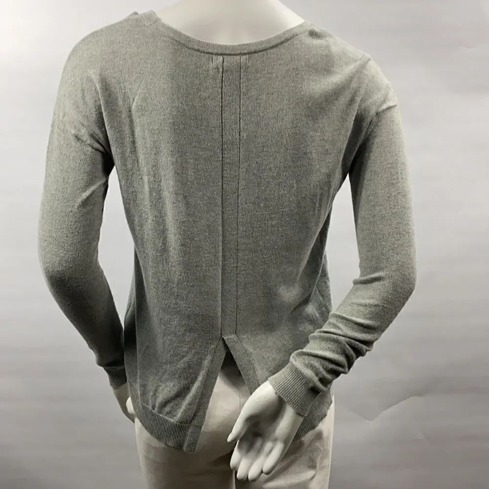 3For$20 Gap Gray Sweater size: Small - Picture 5 of 8